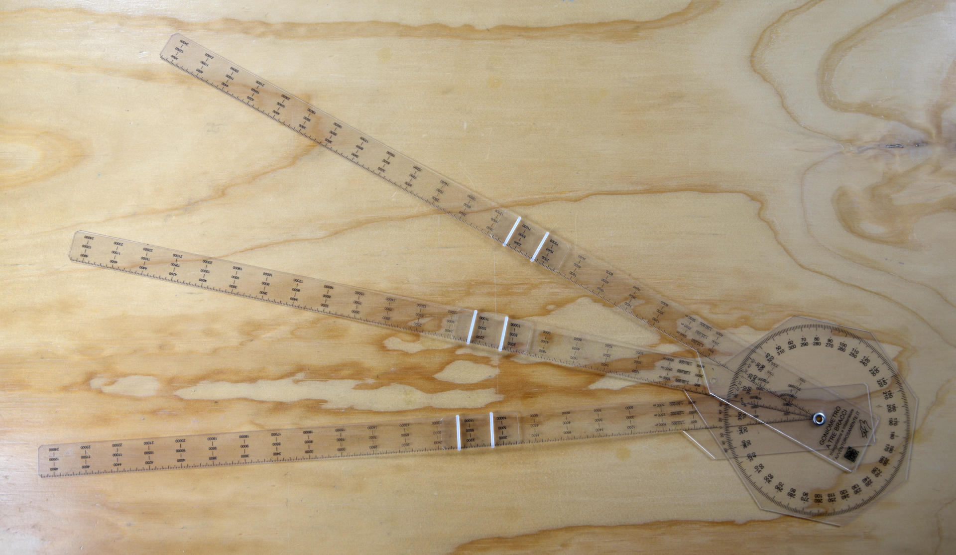 Goniometro a tre bracci con le prolunghe montate